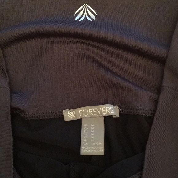 Forever21 spandex exercise capris - Picture 2 of 2